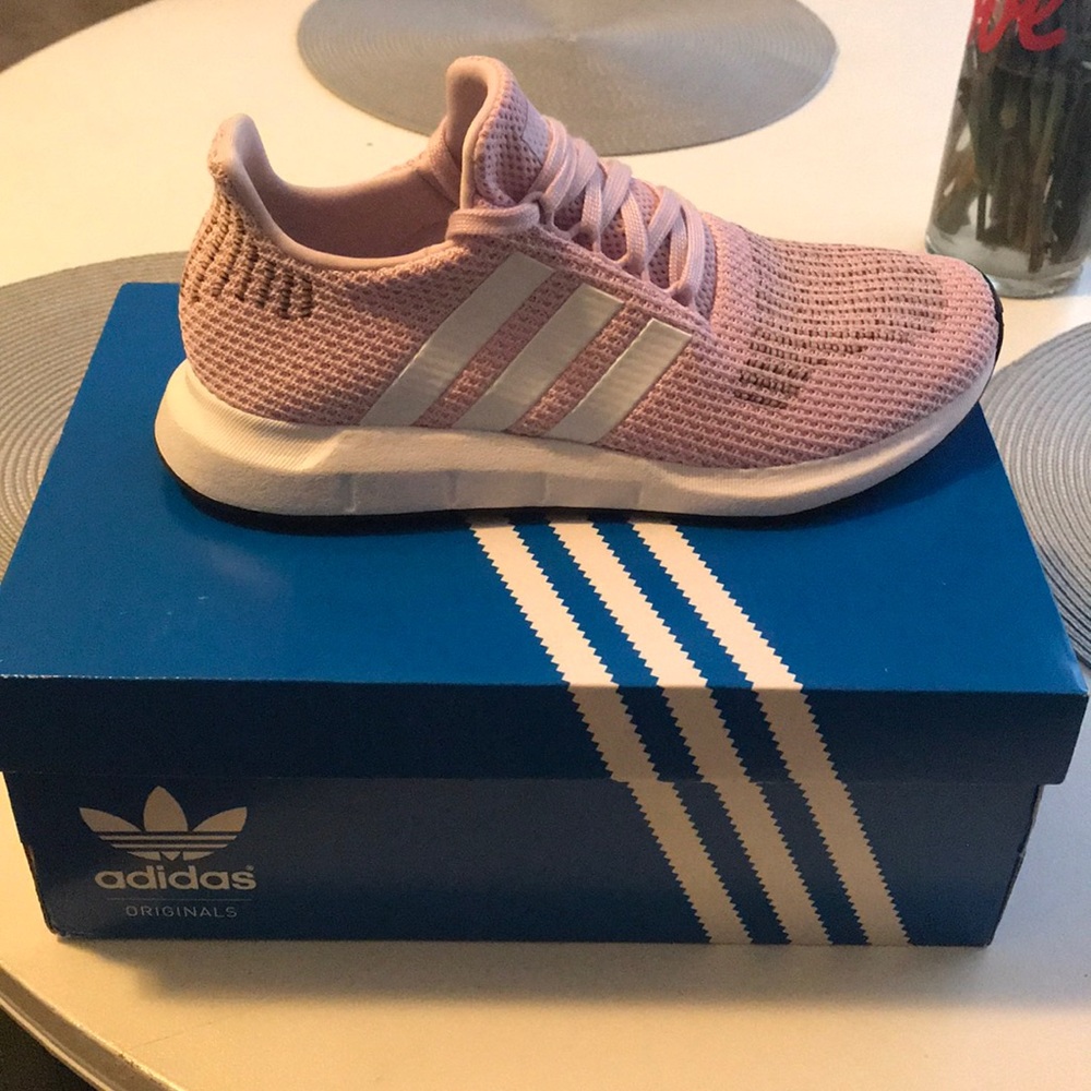 Adidas Swift Run